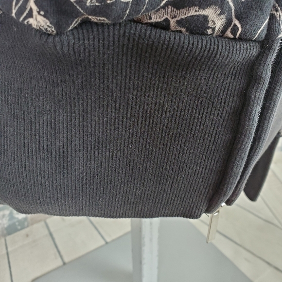 Red by Marc Ecko Hoodie Black Beige Size Medium - Picture 10 of 13